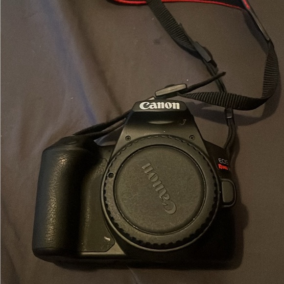 Selling the canon rebel SL3 with all its things - Picture 4 of 5